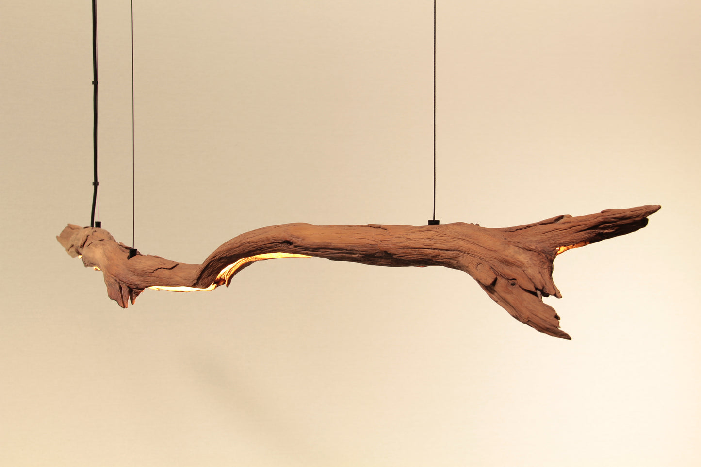 Lámpara de mesa para comedor —pieza única hecha a mano— rama de roble de 170 cm
